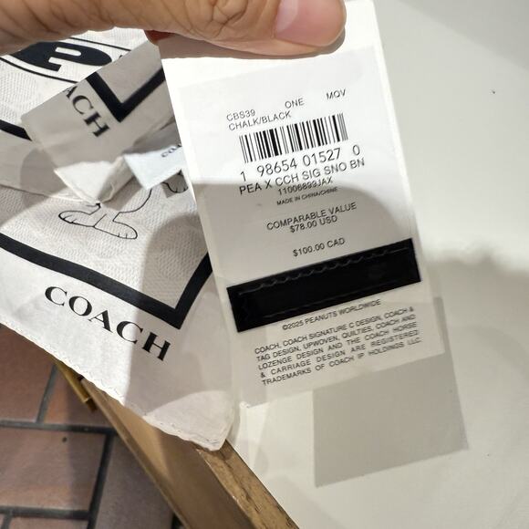 Last 2‼️Coach x Peanuts Signature Snoopy Print Bandana CBS39 - Picture 10 of 16